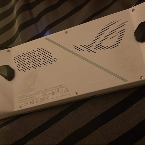 Asus Rog Ally - Picture 12 of 12